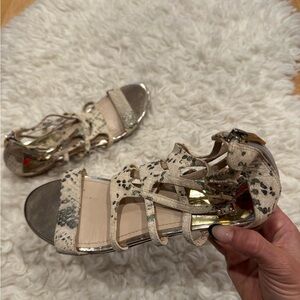 VINCE CAMUTO zipper sandals size 6